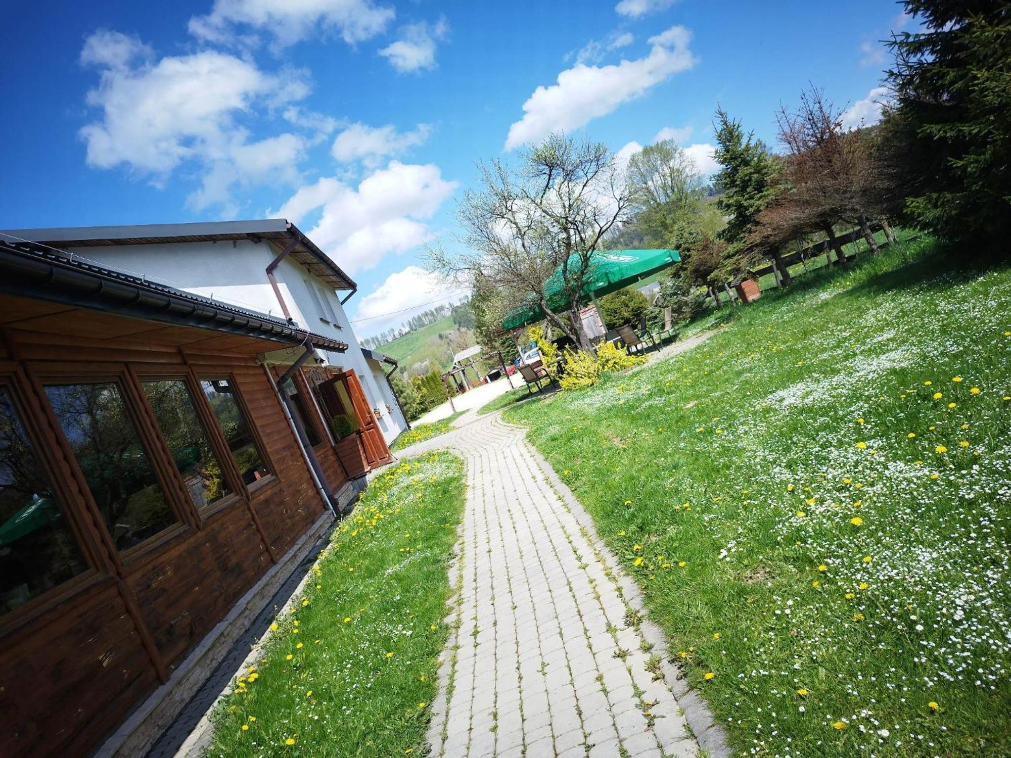 Hotel Bieszczadzki Osrodek Wypoczynkowo Konferencyjny Danfarm Ustrzyki Dolne Exterior foto