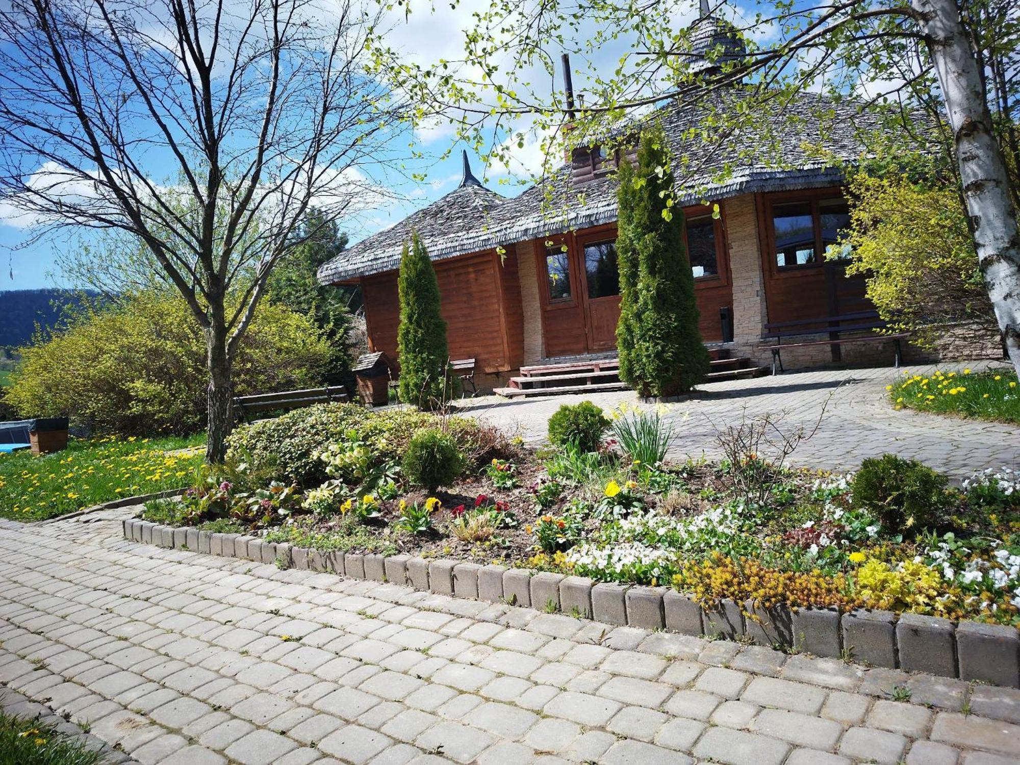 Hotel Bieszczadzki Osrodek Wypoczynkowo Konferencyjny Danfarm Ustrzyki Dolne Exterior foto