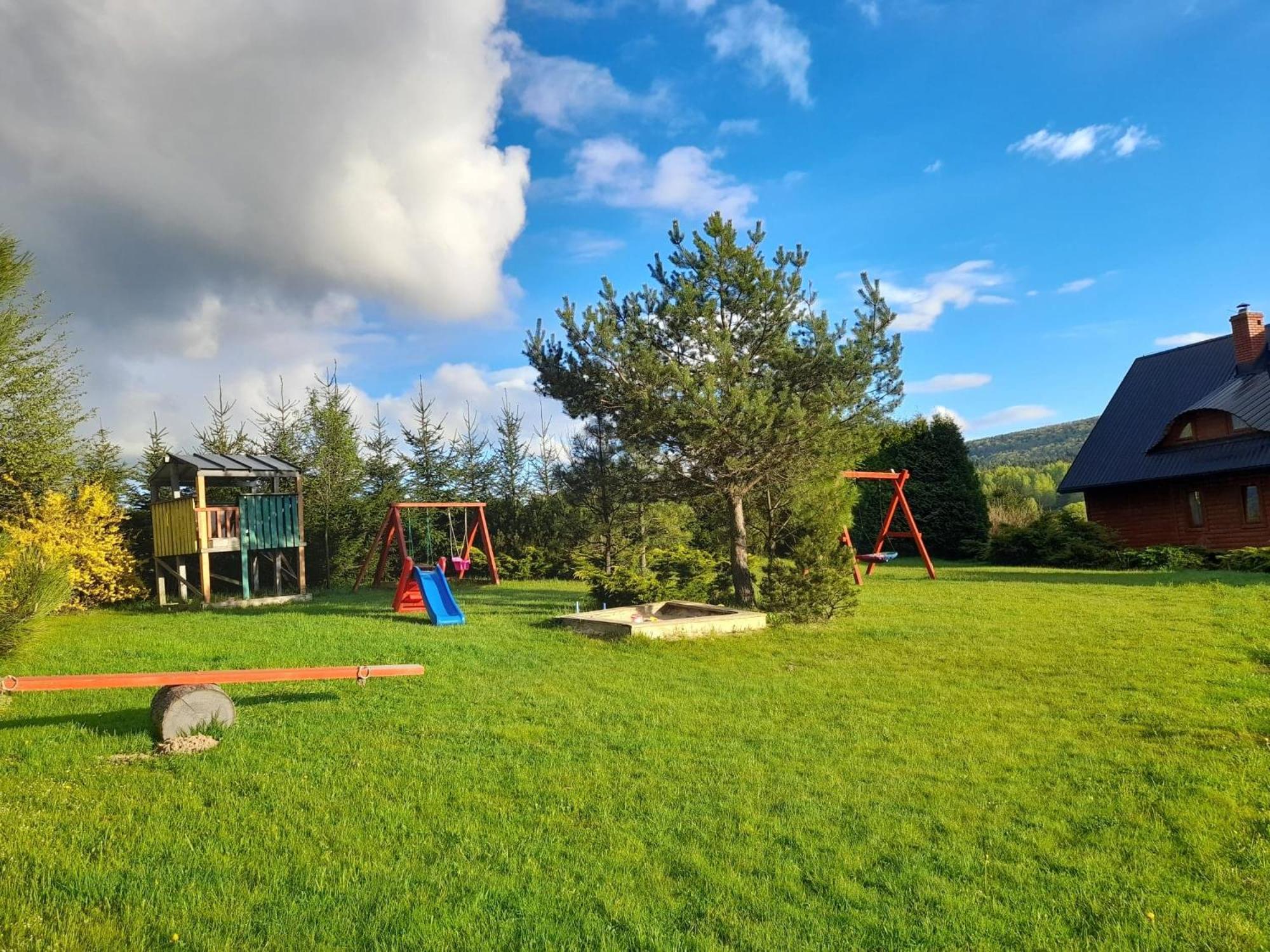 Hotel Bieszczadzki Osrodek Wypoczynkowo Konferencyjny Danfarm Ustrzyki Dolne Exterior foto